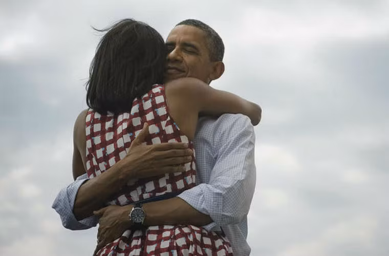 Thông điệp được đăng lại nhiều nhất của 1 nhà lãnh đạo trên Twitter là thông điệp "Thêm 4 năm nữa" được ông Obama đăng tải sau khi tái đắc cử Tổng thống Mỹ kèm ảnh ông đang ôm vợ của mình. Thông điệp này được đăng lại tới 771635 lần trong 24h đầu tiên.