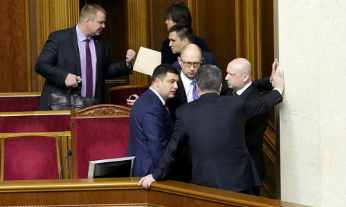 Các nhà lãnh đạo Kiev trong một phiên họp Quốc hội Ukraine.