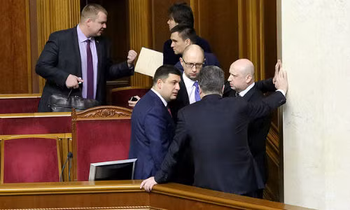 Các nhà lãnh đạo Kiev trong một phiên họp Quốc hội Ukraine.