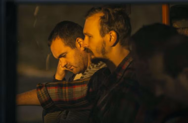 Quân nhân Ukraine chờ đến lượt được trao trả.