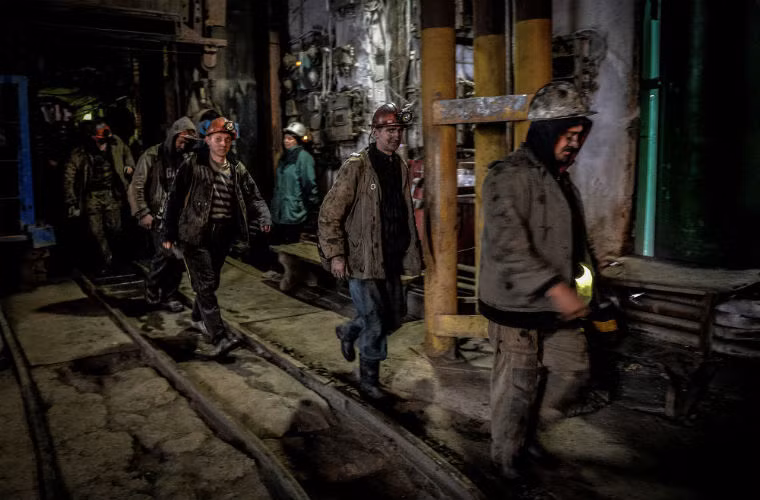 Có khoảng 57.000 thợ mỏ vẫn đang làm việc ở trong lãnh thổ Cộng hòa Nhân dân Donetsk.