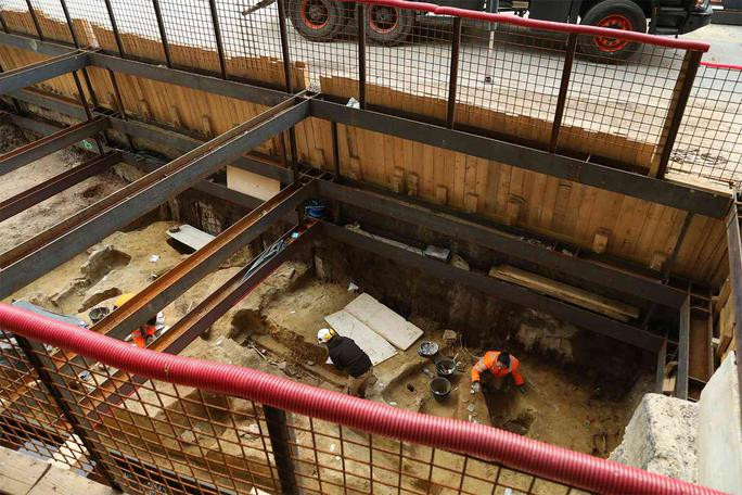 Kho bau va 50 bo hai cot 2.000 tuoi “hien hinh” o ga Paris