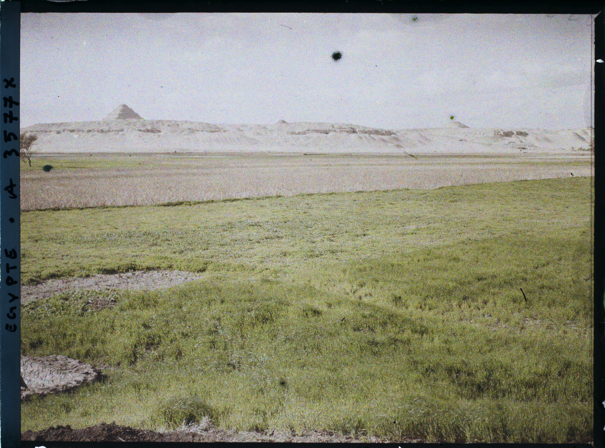 Khu vực xung quanh kim tự tháp Djoser.