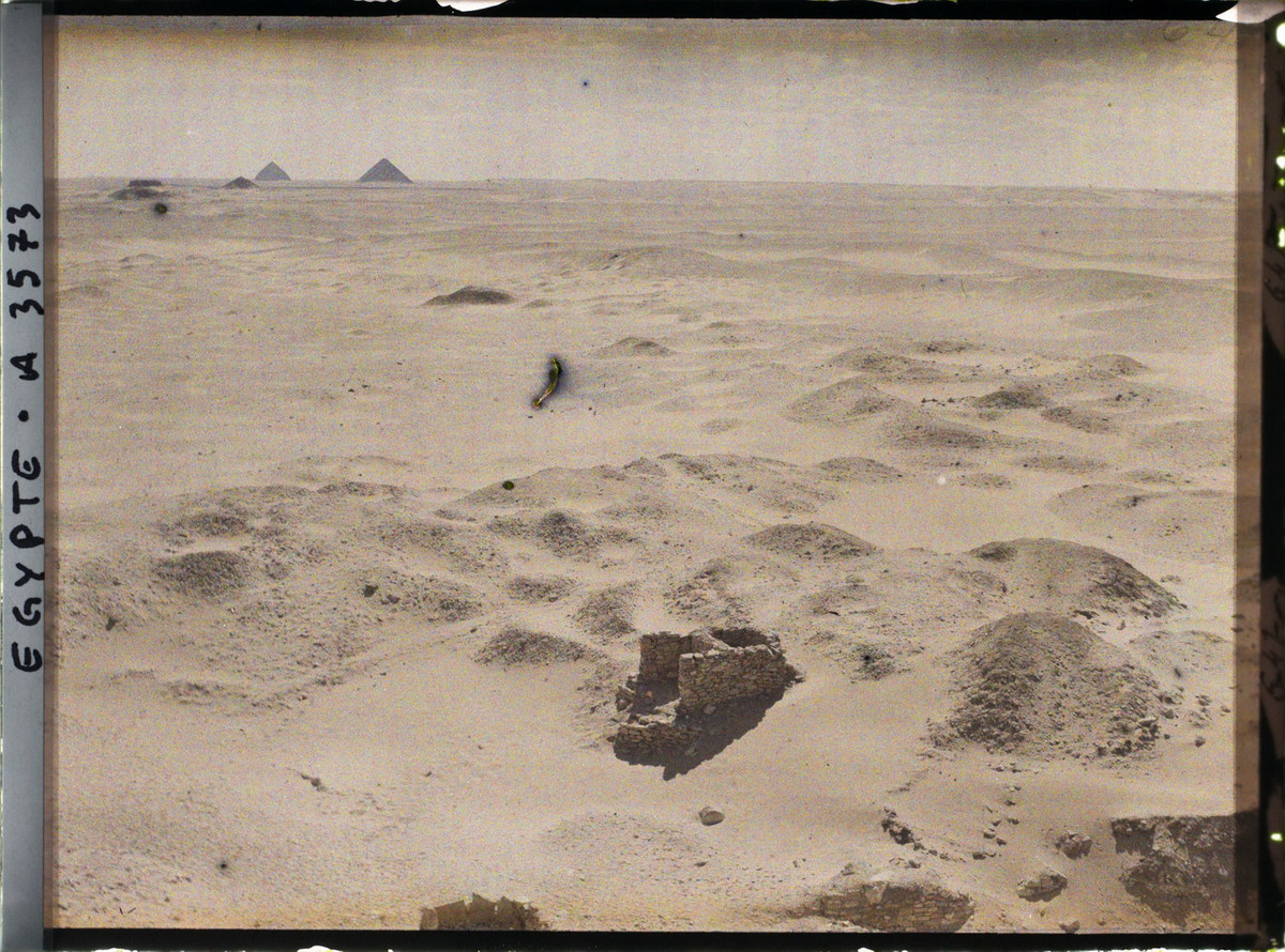 Từ đỉnh kim tự tháp Unas nhìn về Giza.