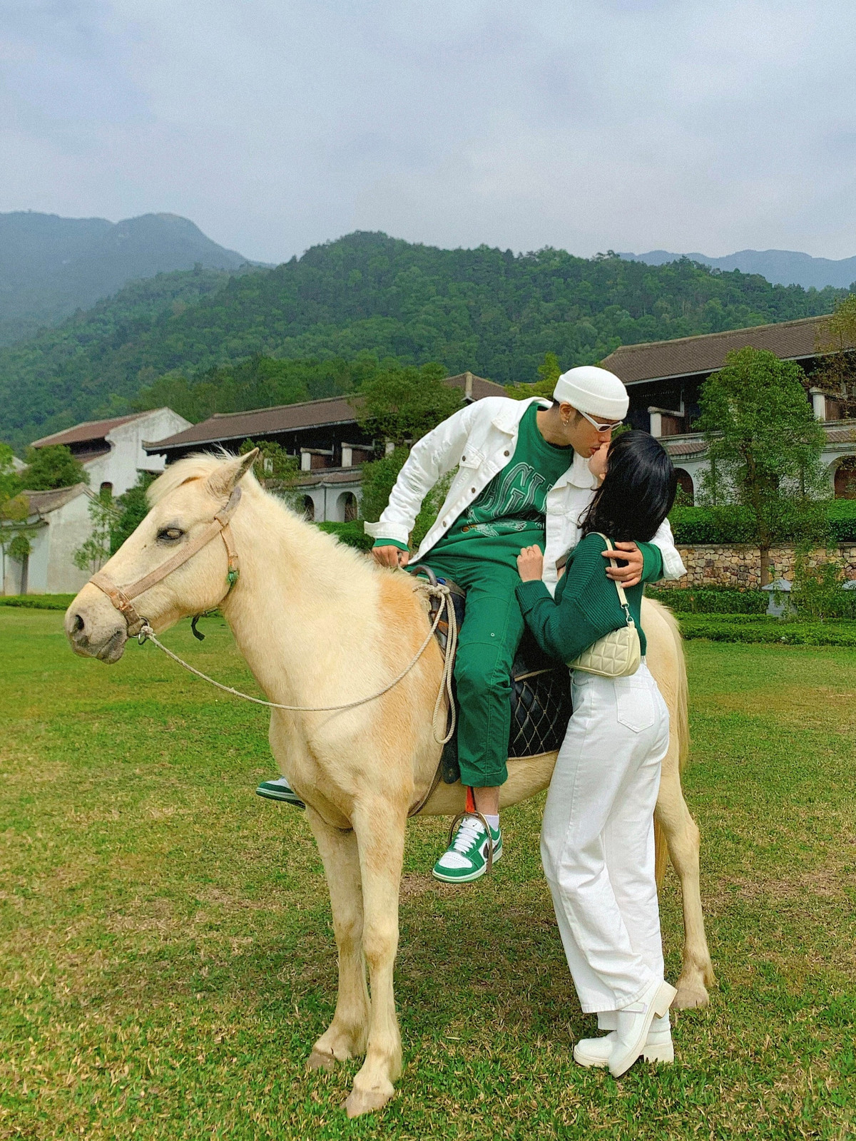 Chuyen tinh 9 nam cua cap doi ‘danh ca thanh xuan du lich cung nhau’-Hinh-3