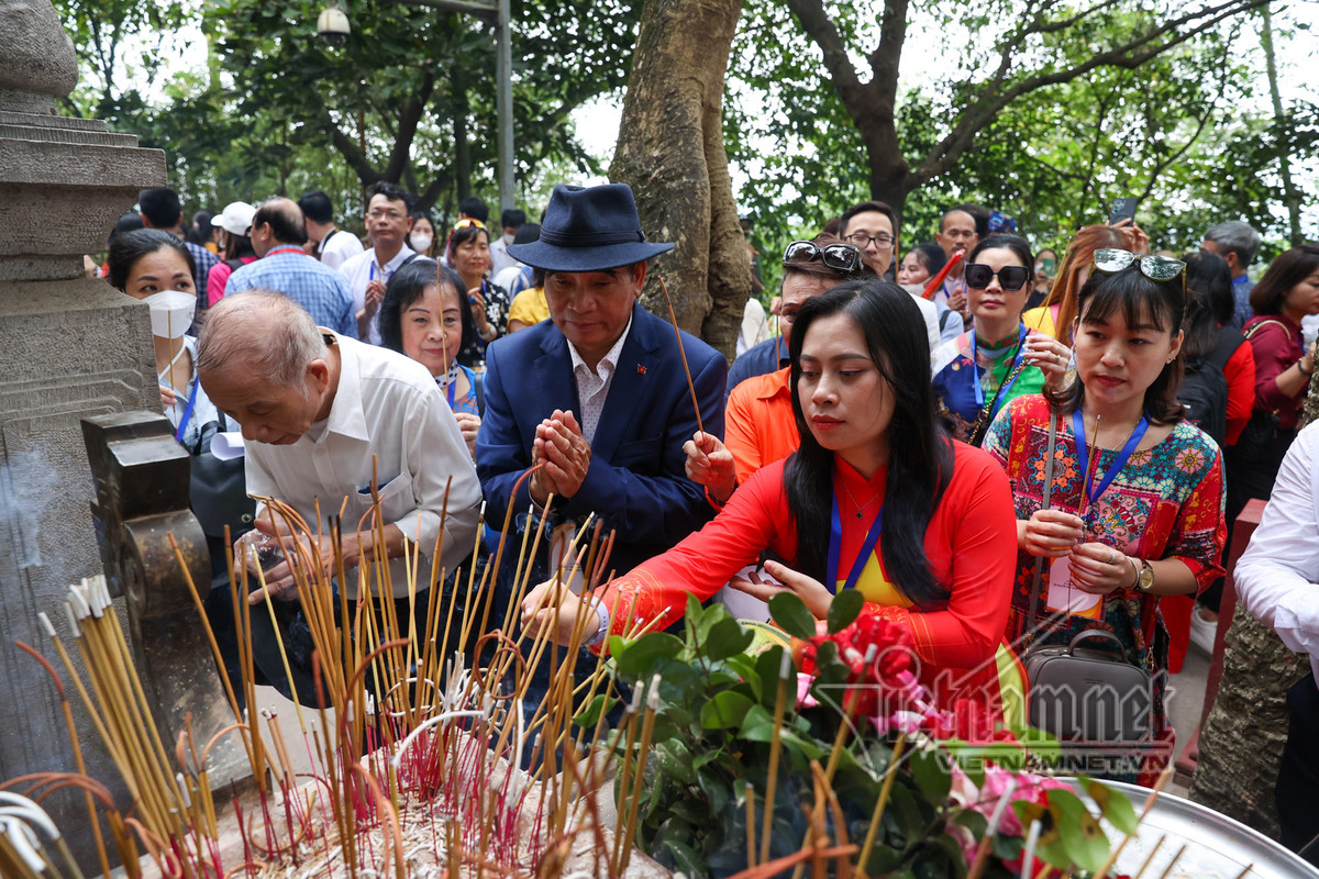 Doan kieu bao dang huong tuong niem cac Vua Hung-Hinh-3
