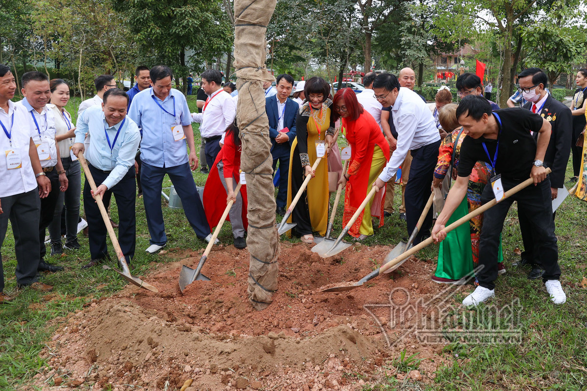 Doan kieu bao dang huong tuong niem cac Vua Hung-Hinh-7