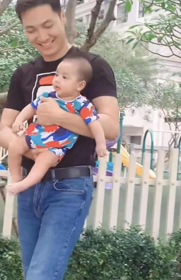 Ba xa goi Manh Truong la 'bao mau' khi thay anh be con-Hinh-2