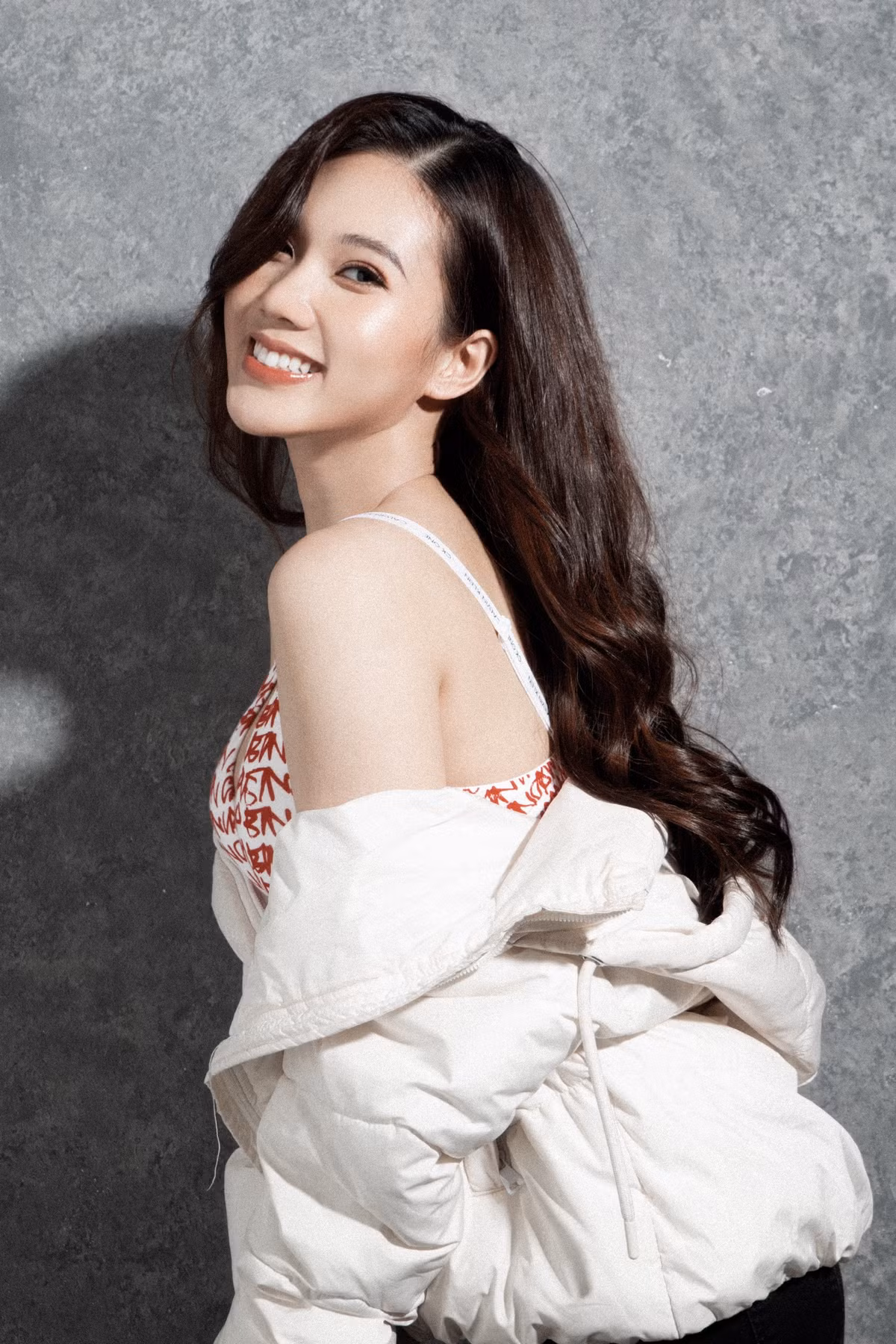 Dien vien Ngoc Anh tiet lo canh hon Quang Su nong nhiet tren phim-Hinh-2