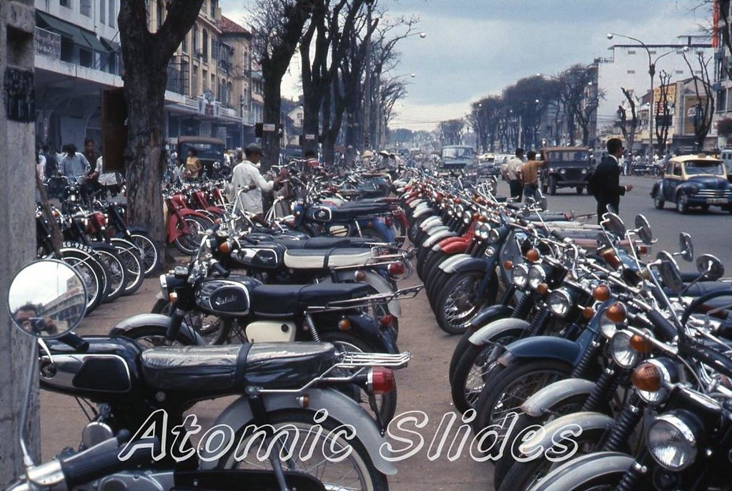 Bãi để xe máy ở đường Lê Lợi năm 1967.