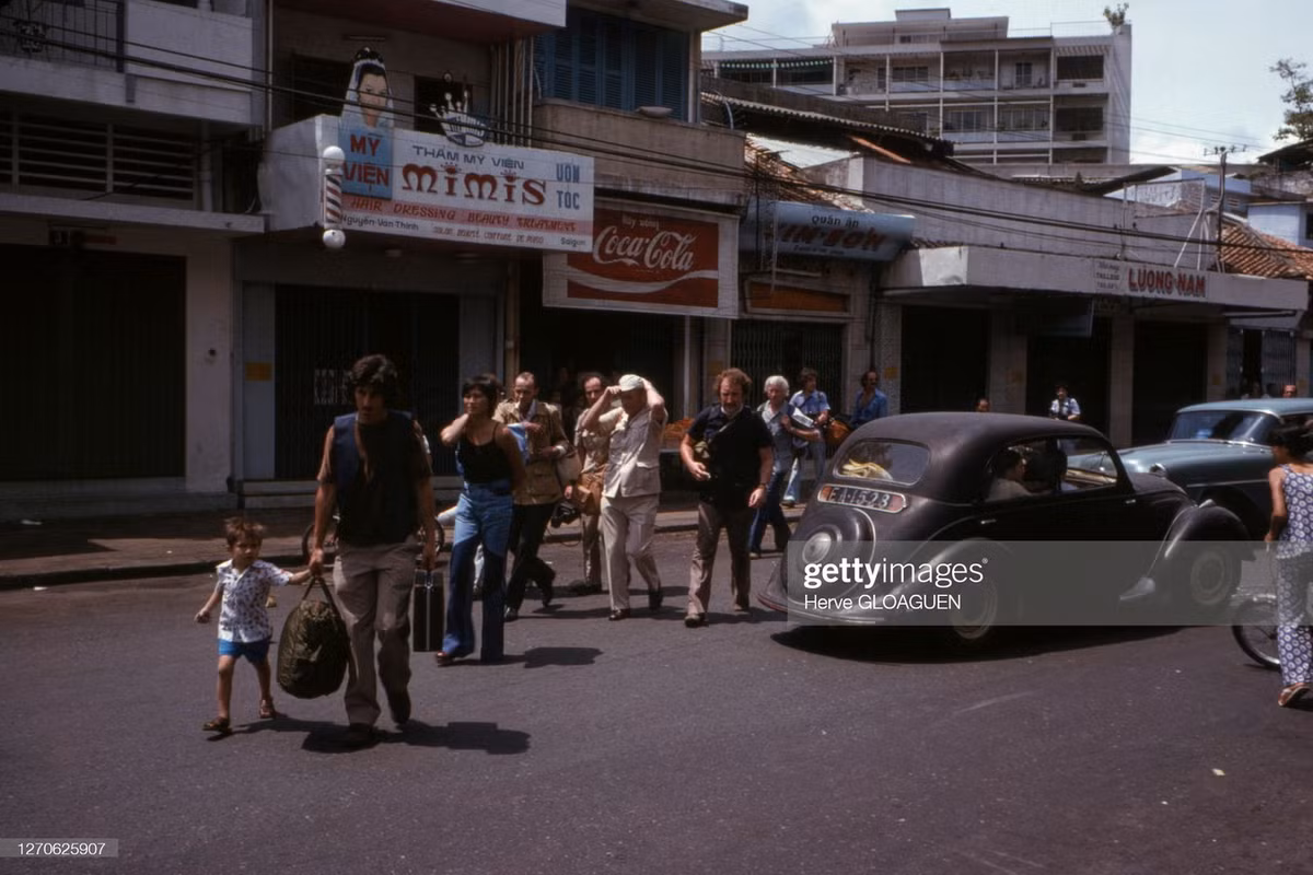 Những người Mỹ cuối cùng tìm cách rời khỏi Sài Gòn.