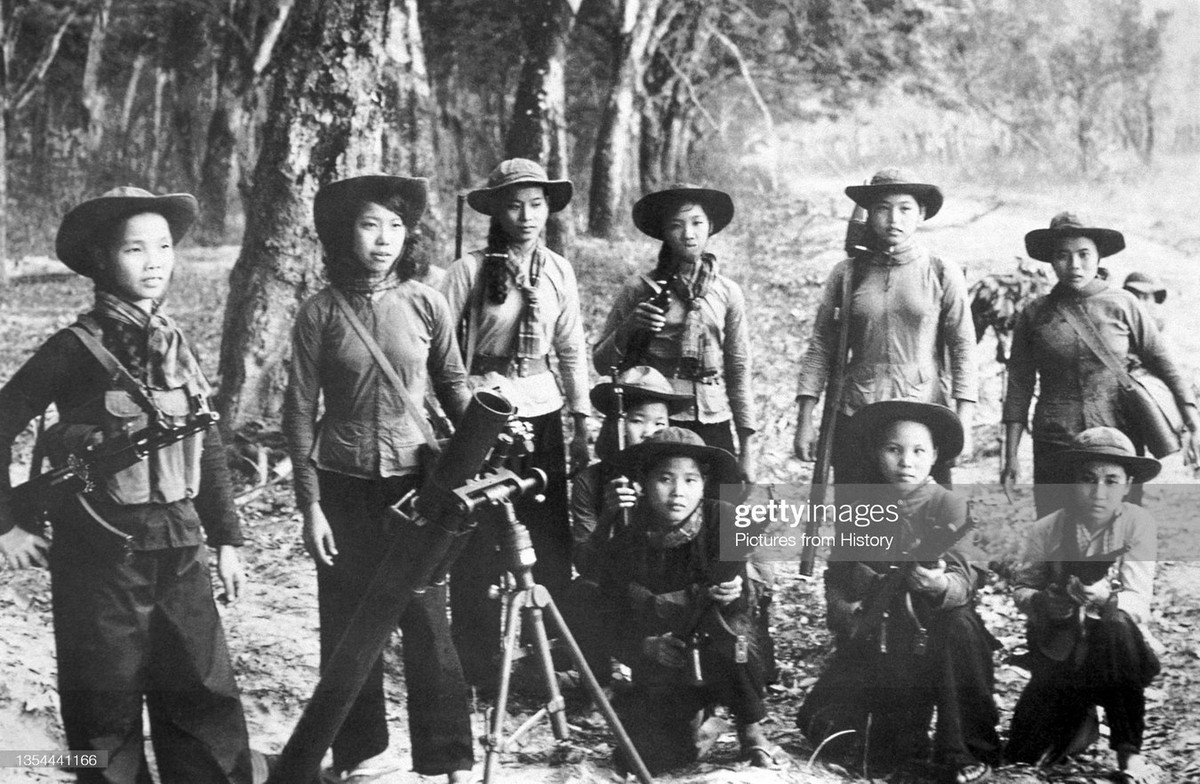 Một tiểu đội chiến sĩ nữ ở Củ Chi năm 1968.