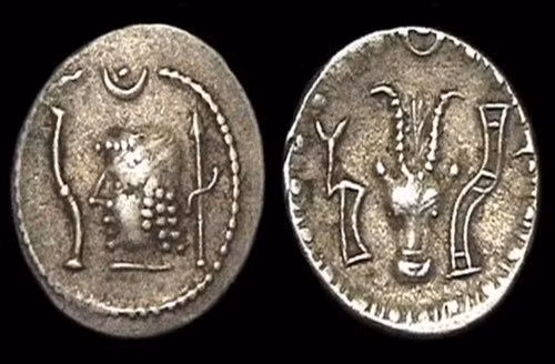  7. Tiền (khoảng 3.000 TCN): Vào khoảng năm 3.000 TCN, người Sumer ở Lưỡng Hà đã bắt đầu sử dụng tiền, đầu tiên là vàng và bạc dưới dạng thỏi, sau đó là các đồng xu, trong tất cả các giao dịch quan trọng, thay thế cho hình thức đối chác truyền thống. Hệ thống thanh toán này đã đơn giản hóa hoạt động thương mại, thúc đẩy giao thương phát triển mạnh.