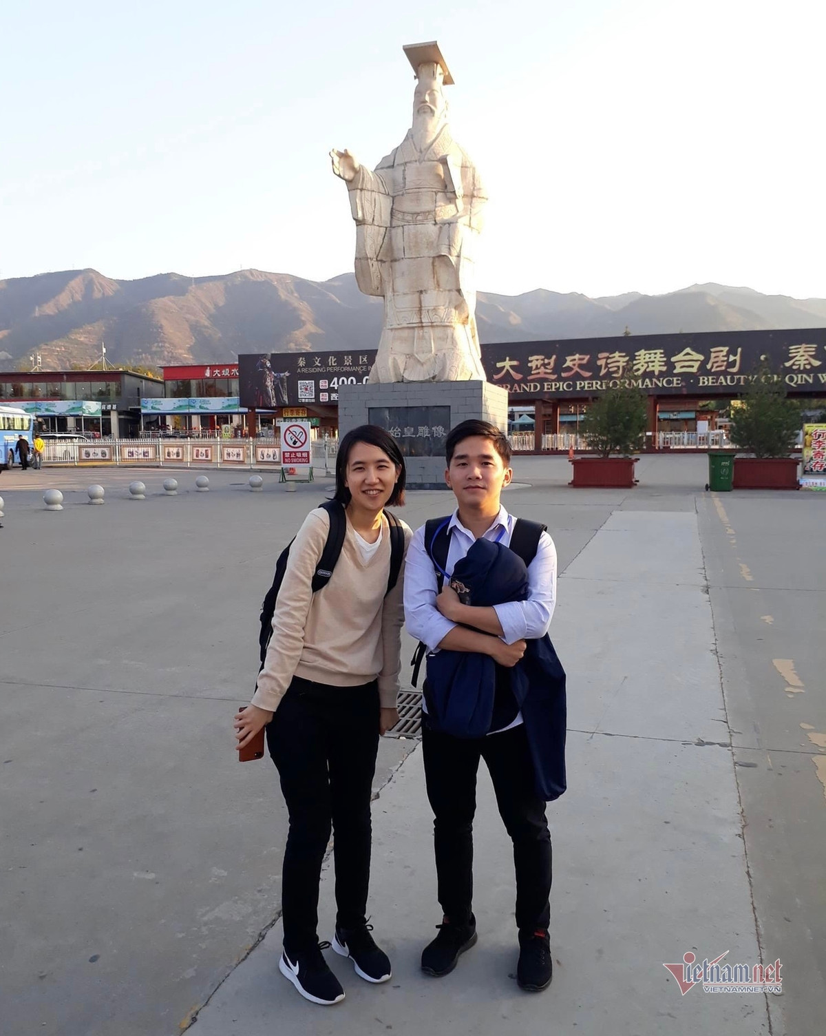 Chan dung cau hoc tro 