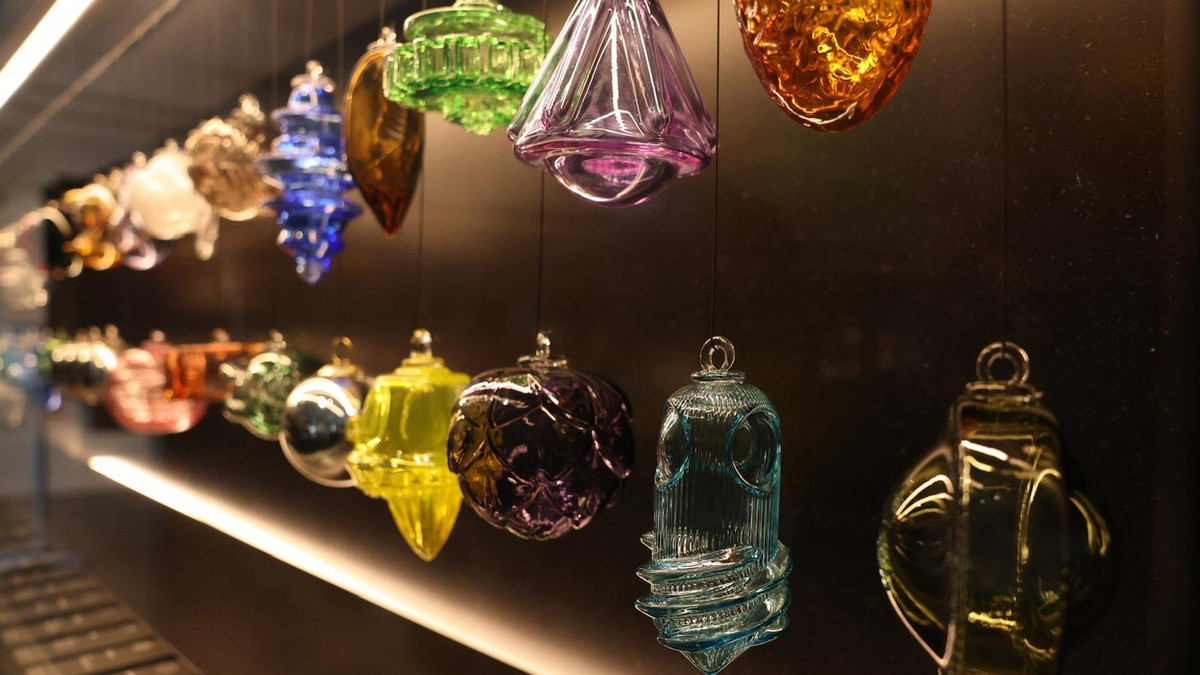 Ngôi làng nhỏ hồi sinh nghề làm đồ trang trí Giáng sinh bằng thủy tinh Ngoi lang nho hoi sinh nghe lam do trang tri Giang sinh bang thuy tinh