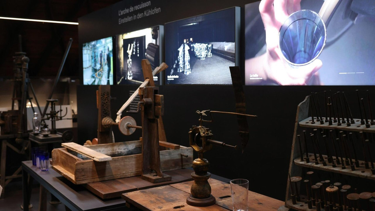 Ngôi làng nhỏ hồi sinh nghề làm đồ trang trí Giáng sinh bằng thủy tinh - Hình 7 Ngoi lang nho hoi sinh nghe lam do trang tri Giang sinh bang thuy tinh-Hinh-7