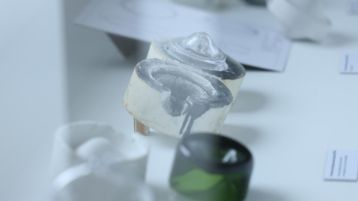 Ngôi làng nhỏ hồi sinh nghề làm đồ trang trí Giáng sinh bằng thủy tinh - Hình 2 Ngoi lang nho hoi sinh nghe lam do trang tri Giang sinh bang thuy tinh-Hinh-2