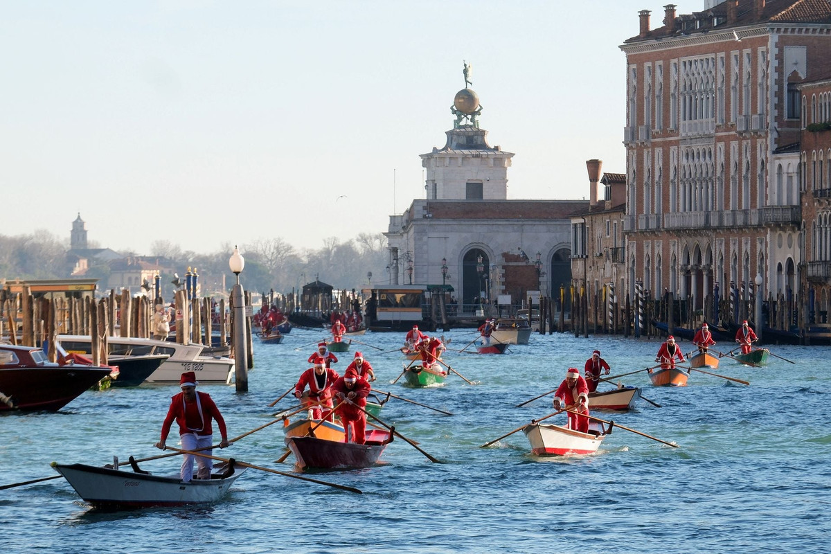 Một nội dung đua thuyền đơn tại Venice năm 2023. Ảnh: Reuters.