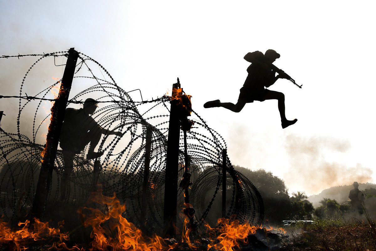 Những ngày đầu tháng 12, những chiến sĩ đặc công thuộc Lữ đoàn Đặc công bộ 113 (Binh chủng Đặc công) miệt mài tập luyện trên thao trường để hoàn thành những giáo án huấn luyện khắc nghiệt. Được thành lập vào năm 1972, Lữ đoàn Đặc công bộ 113 là đơn vị tinh nhuệ thuộc Binh chủng Đặc công. Ngoài nhiệm vụ bảo đảm cho các phương án, bảo vệ Tổ quốc, lữ đoàn còn tham gia huấn luyện và thực hiện nhiệm vụ chống khủng bố, huấn luyện sẵn sàng tham gia cùng lực lượng đặc công nước làm nhiệm vụ tác chiến bảo vệ chủ quyền biển, đảo.