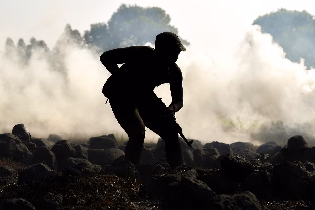 Binh chủng Đặc công là binh chủng chiến đấu đặc biệt tinh nhuệ của Quân đội Nhân dân Việt Nam, được tổ chức, trang bị và huấn luyện đặc biệt, có phương pháp tác chiến linh hoạt, táo bạo, bất ngờ, thường dùng để đánh các mục tiêu hiểm yếu nằm sâu trong đội hình chiến đấu, bố trí chiến dịch và hậu phương của địch.