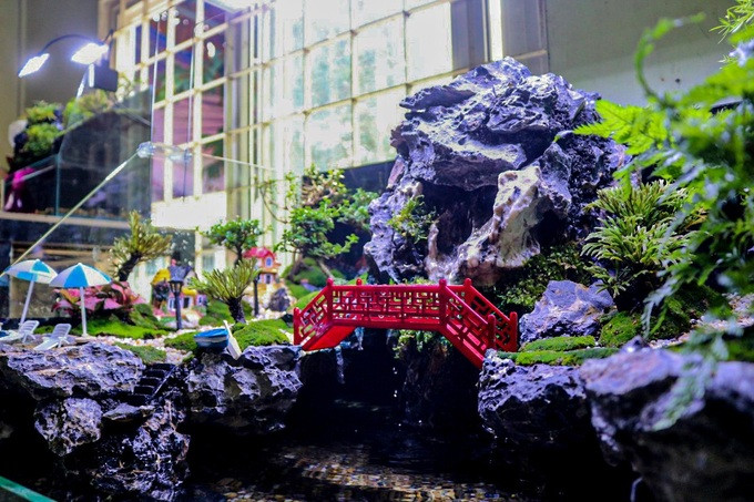 Chang trai thu bon tien nho giup nguoi khac giai toa stress-Hinh-3