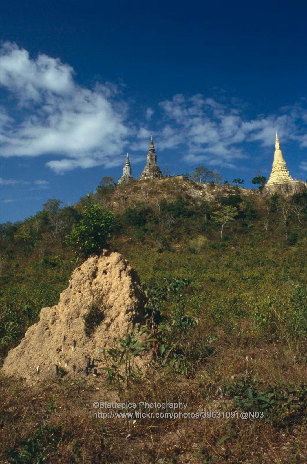 Loại hình công trình chính ở nơi đây là các tháp Gropa cao vút.