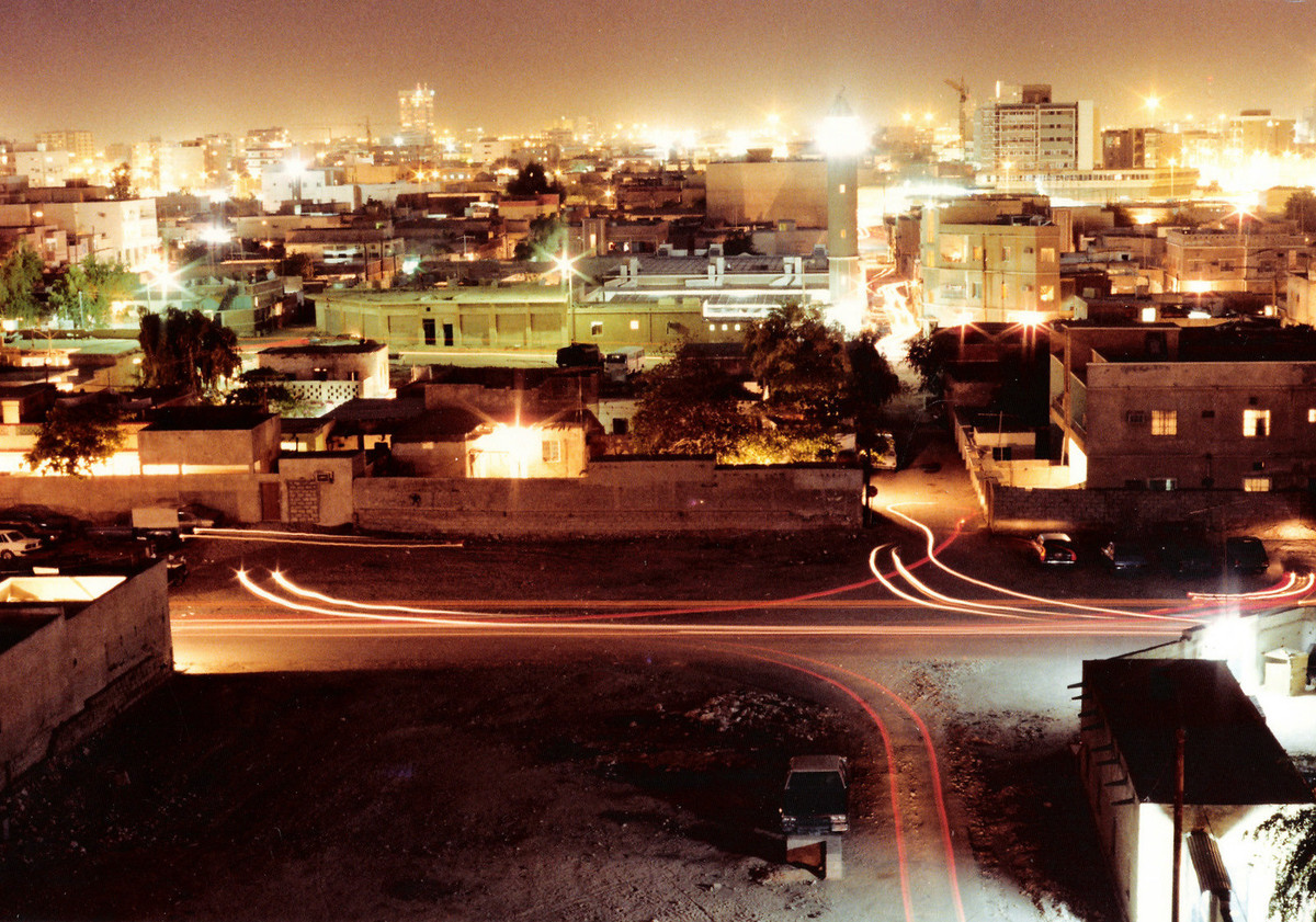 Hình ảnh khác về thành phố Doha buổi đêm.