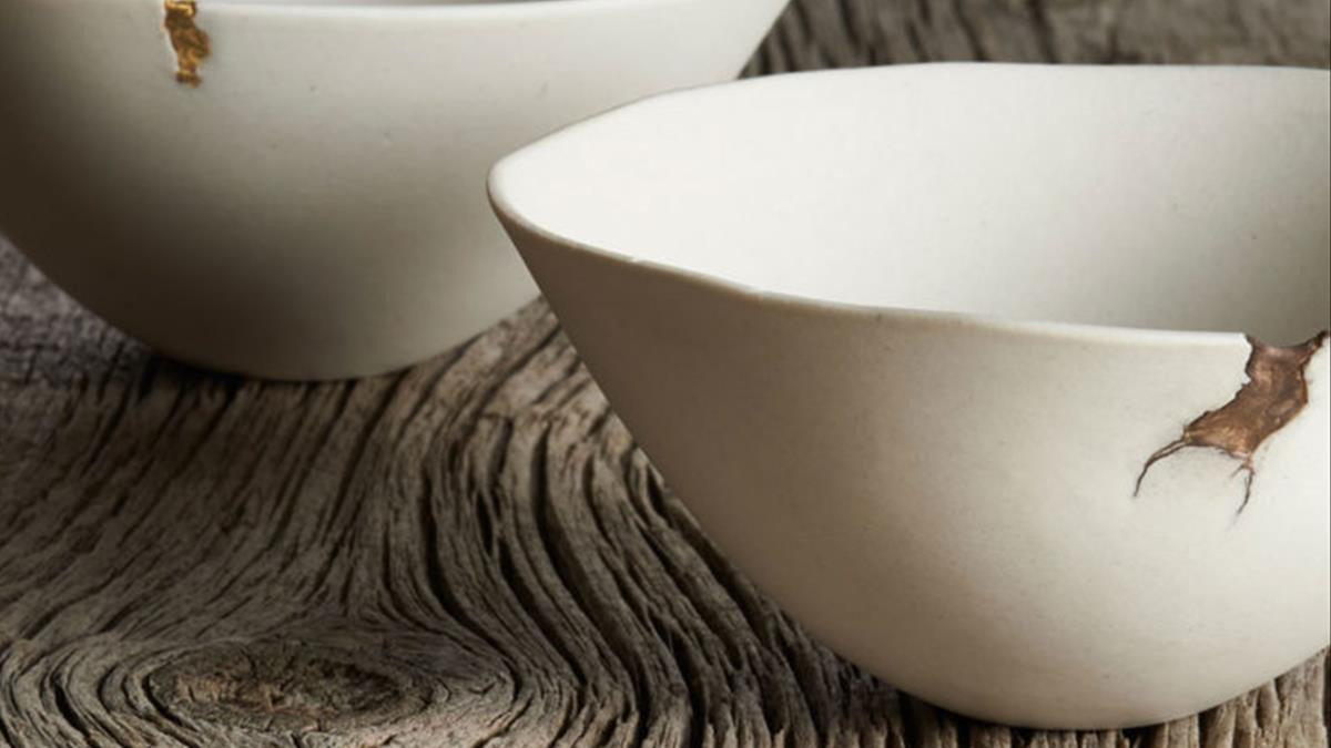 Nếu đũa bát bị vỡ thì chắc chắn gia đình sẽ hao tài tốn của. Ngoài ra, thời xa xưa, người ăn xin thường dùng bát, đĩa bị vỡ để đi ăn xin, nên người bình thường cảm thấy nếu bát đĩa ở nhà bị vỡ mà tiếp tục sử dụng thì sẽ rất dễ "tiền mất tật mang".