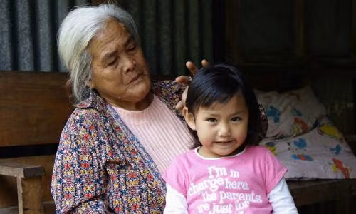 Nong nay do com cua con vao thung rac, me vo khien toi hoi han