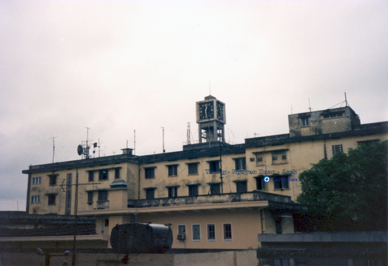 Mặt sau của Bưu điện Hà Nội.