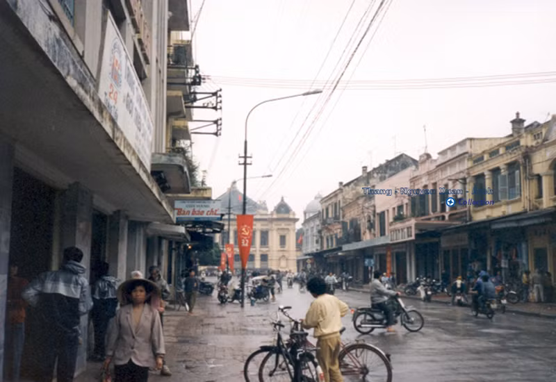 Nhà hát Lớn nhìn từ phố Tràng Tiền.