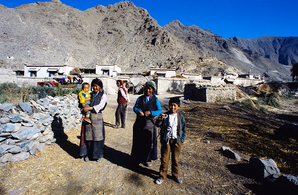 Cư dân tại một ngôi làng hẻo lánh.