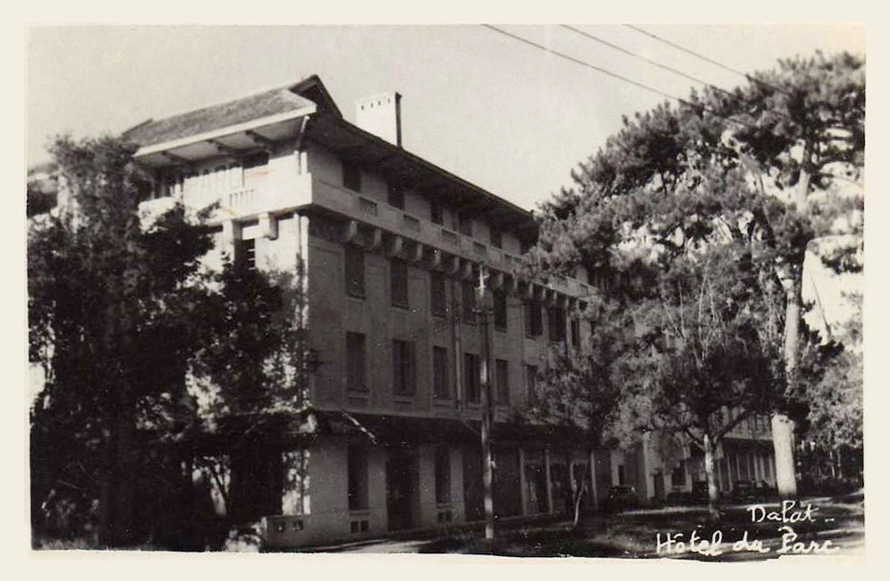 Khách sạn Hôtel du Parc trong bức ảnh xưa của người Pháp. Năm 2010, khách sạn quay trở lại với tên gọi nguyên bản.