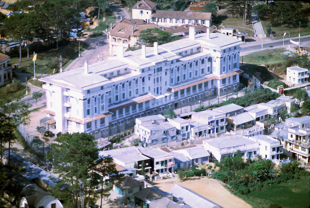 Mắt sau khách sạn Hôtel du Parc trong bức không ảnh được chụp vào khoảng thập niên 1960.