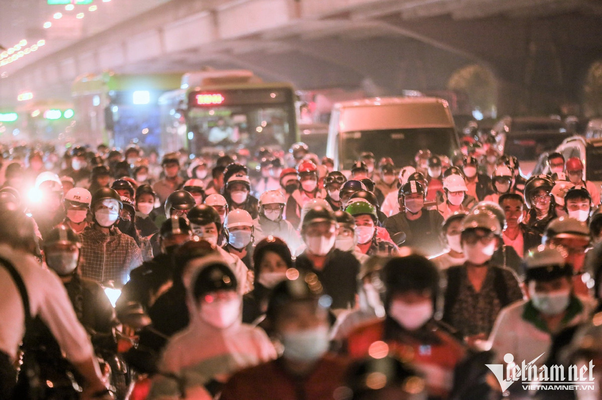 'Lo cot' bien duong Nguyen Xien thanh diem nong ket xe-Hinh-2