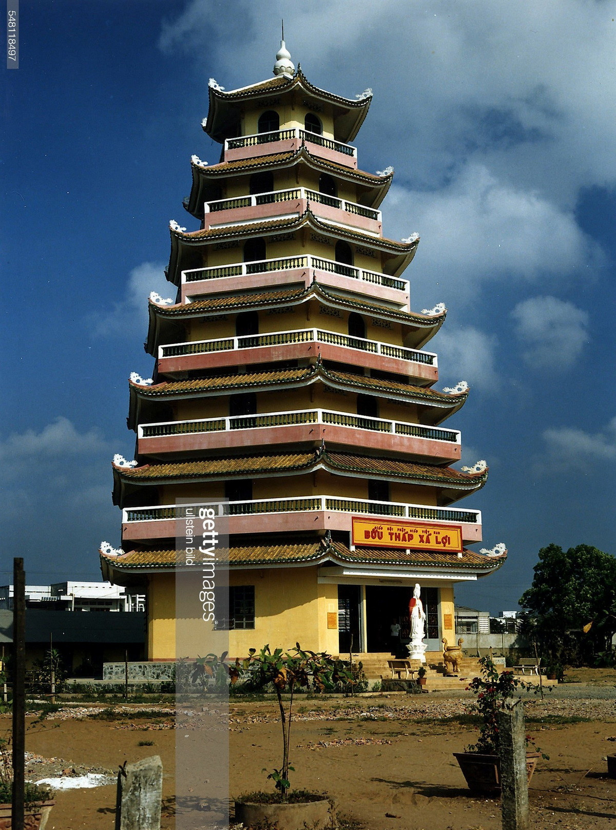 Bửu tháp Xá Lợi ở tổ đình Giác Lâm, ngôi chùa cổ nhất TP. HCM.