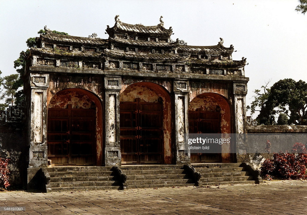 Cổng lăng vua Minh Mạng ở Cố đô Huế.