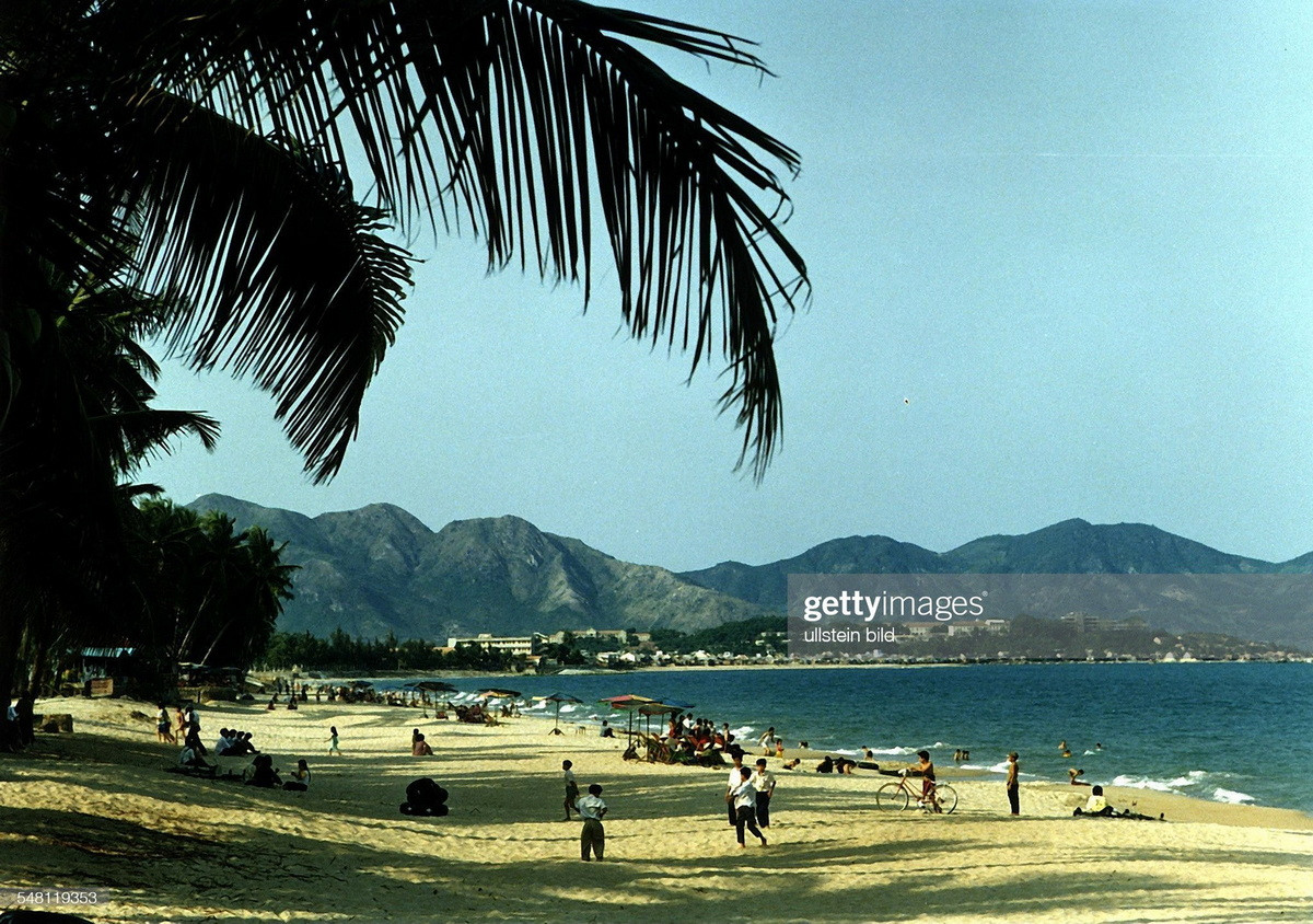 Trên bãi biển Nha Trang.