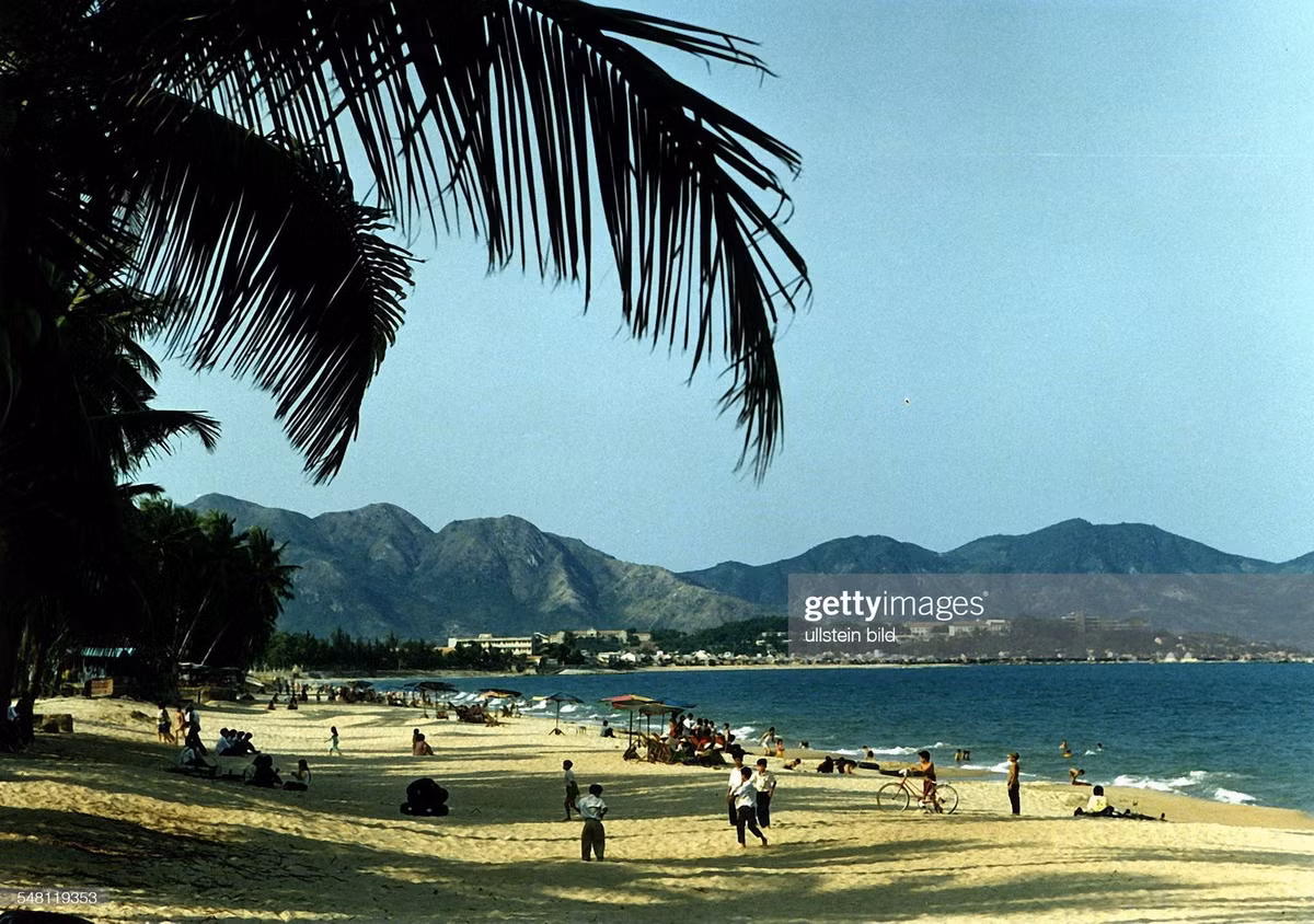 Trên bãi biển Nha Trang.