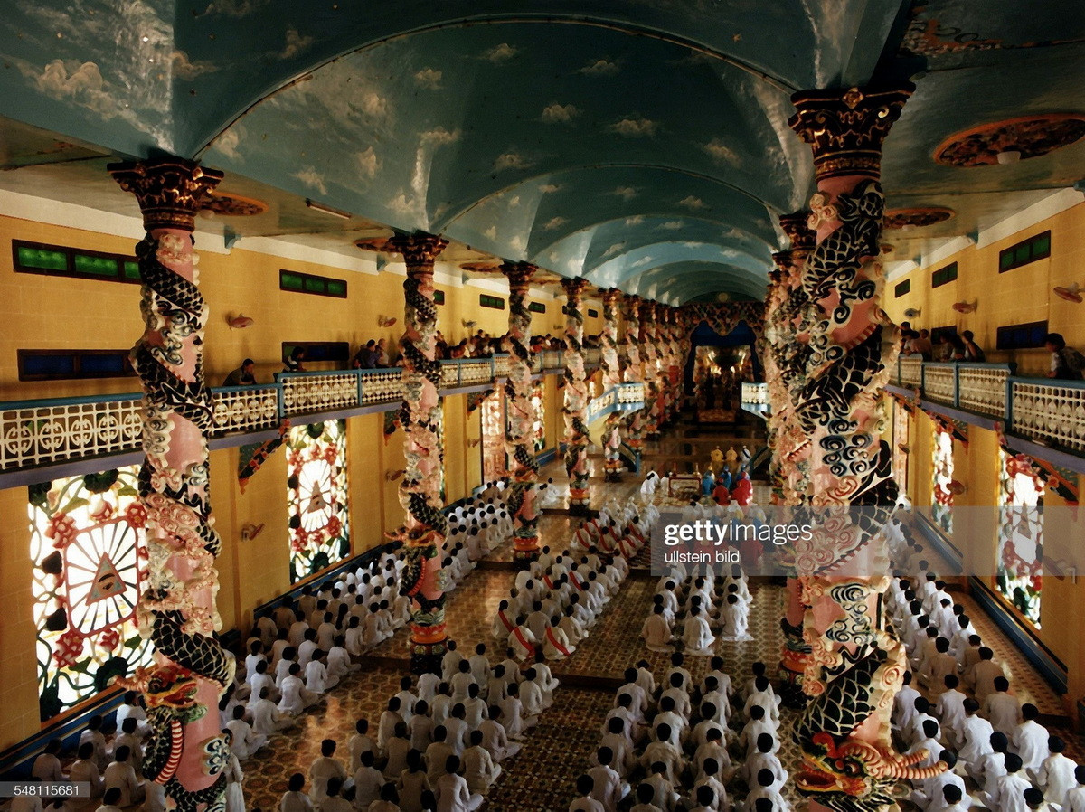 Buổi thánh lễ trong tòa thánh Tây Ninh.