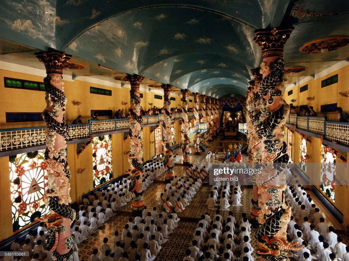 Buổi thánh lễ trong tòa thánh Tây Ninh.