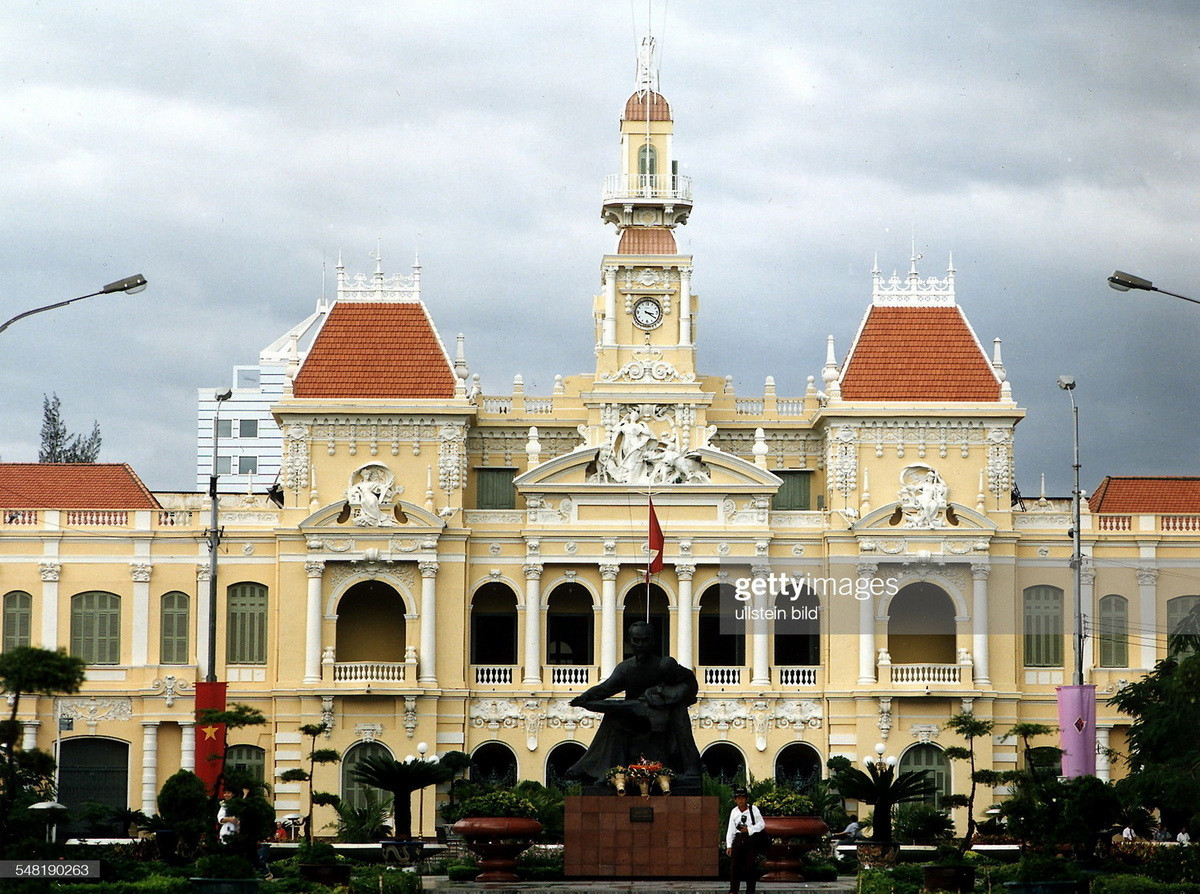 Tòa nhà trụ sở UBND TP HCM.