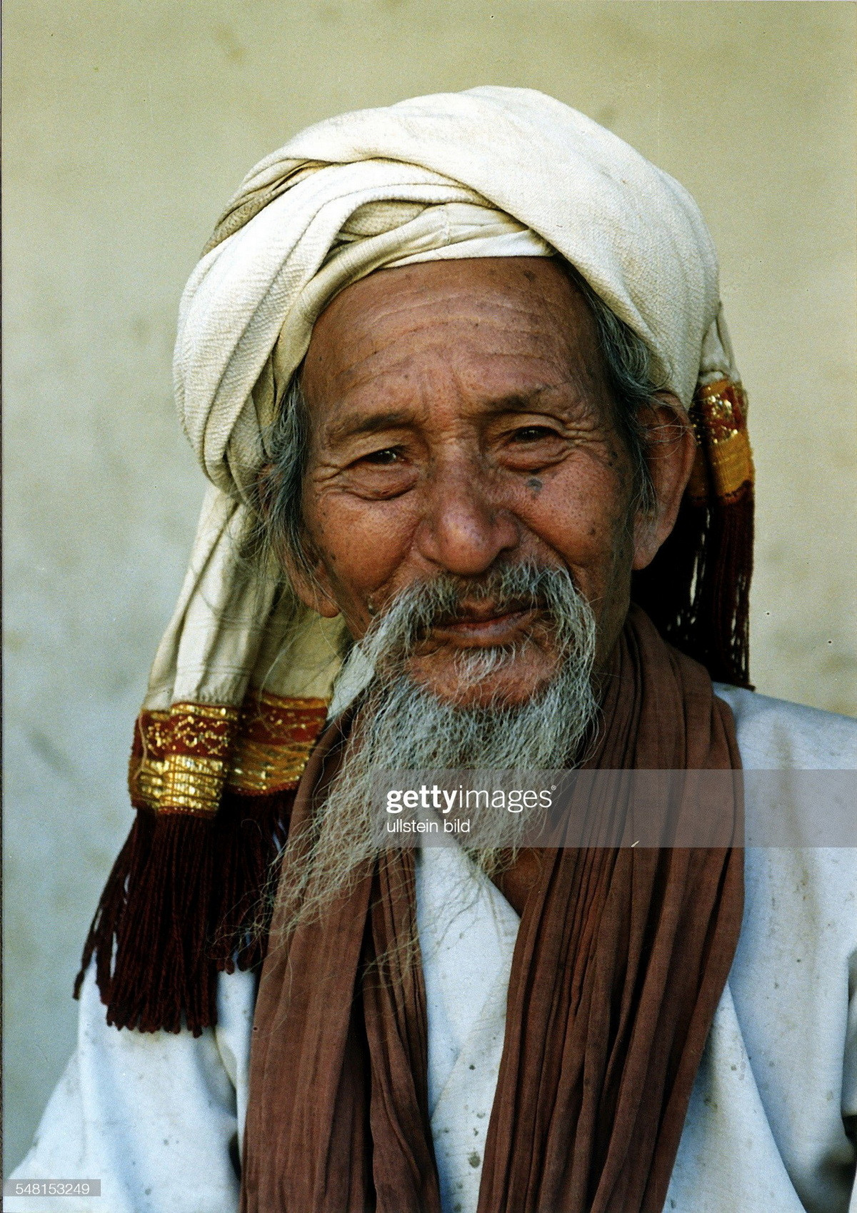 Vị thầy tế người Chăm ở tháp Po Klong Garai.