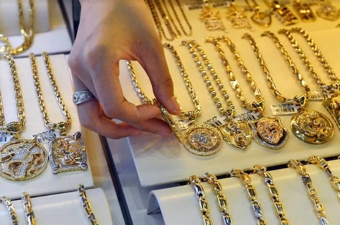 Gia vang hom nay 1/11: Vang than trong truoc ngay phat quyet cua Fed