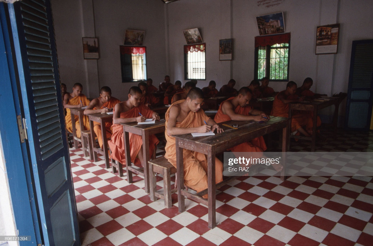 Lớp học của các chú tiểu người Khmer ở chùa Âng, Trà Vinh.