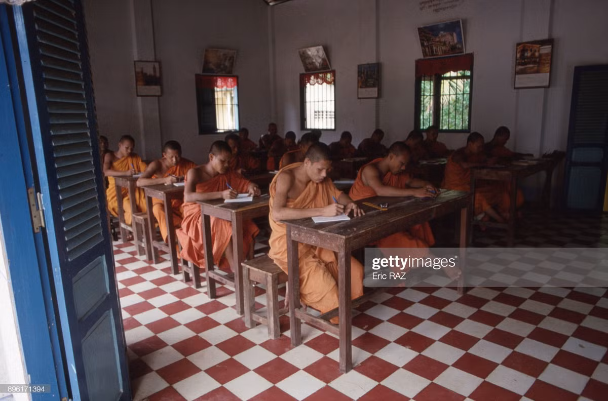 Lớp học của các chú tiểu người Khmer ở chùa Âng, Trà Vinh.