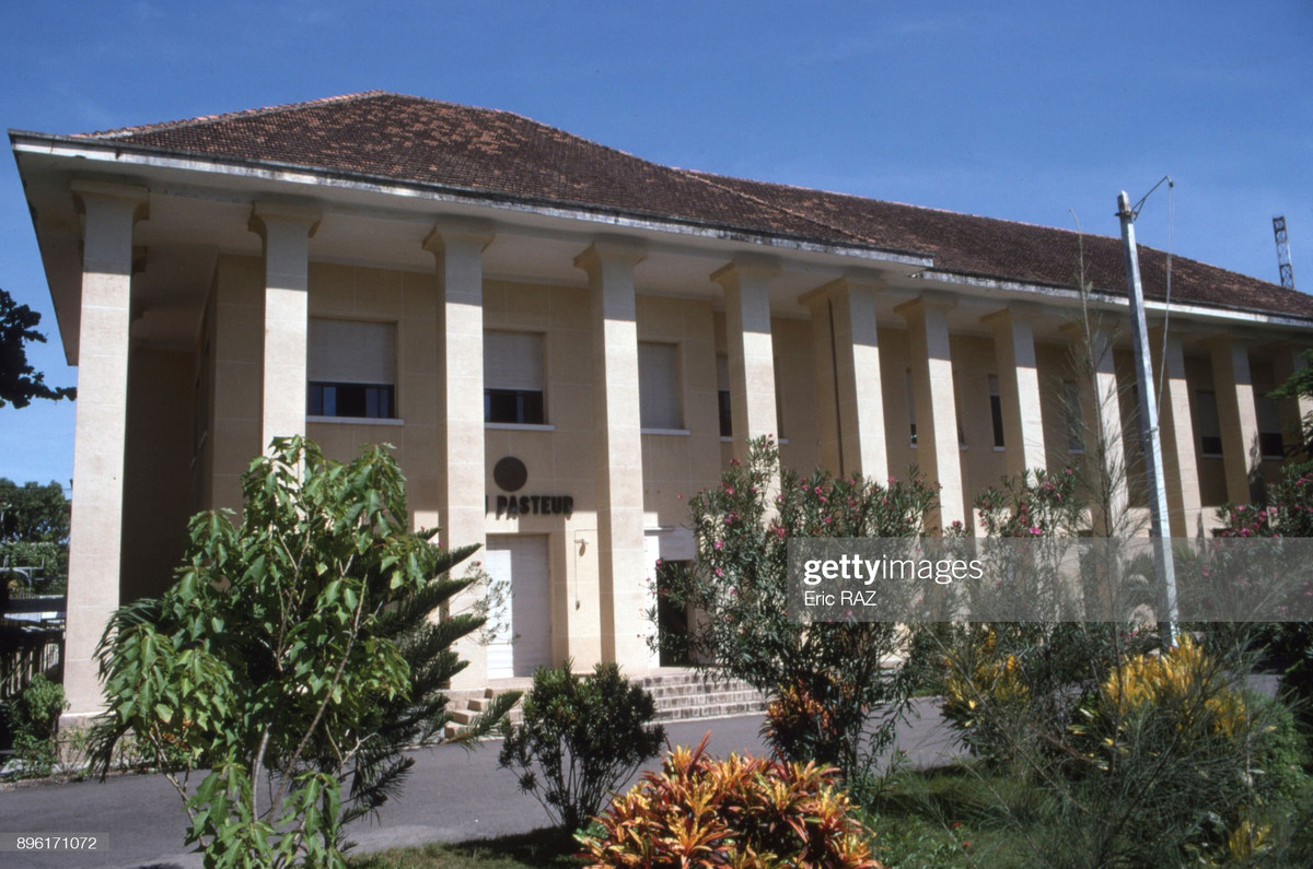 Trong khuôn viên Viện Pasteur ở Nha Trang.