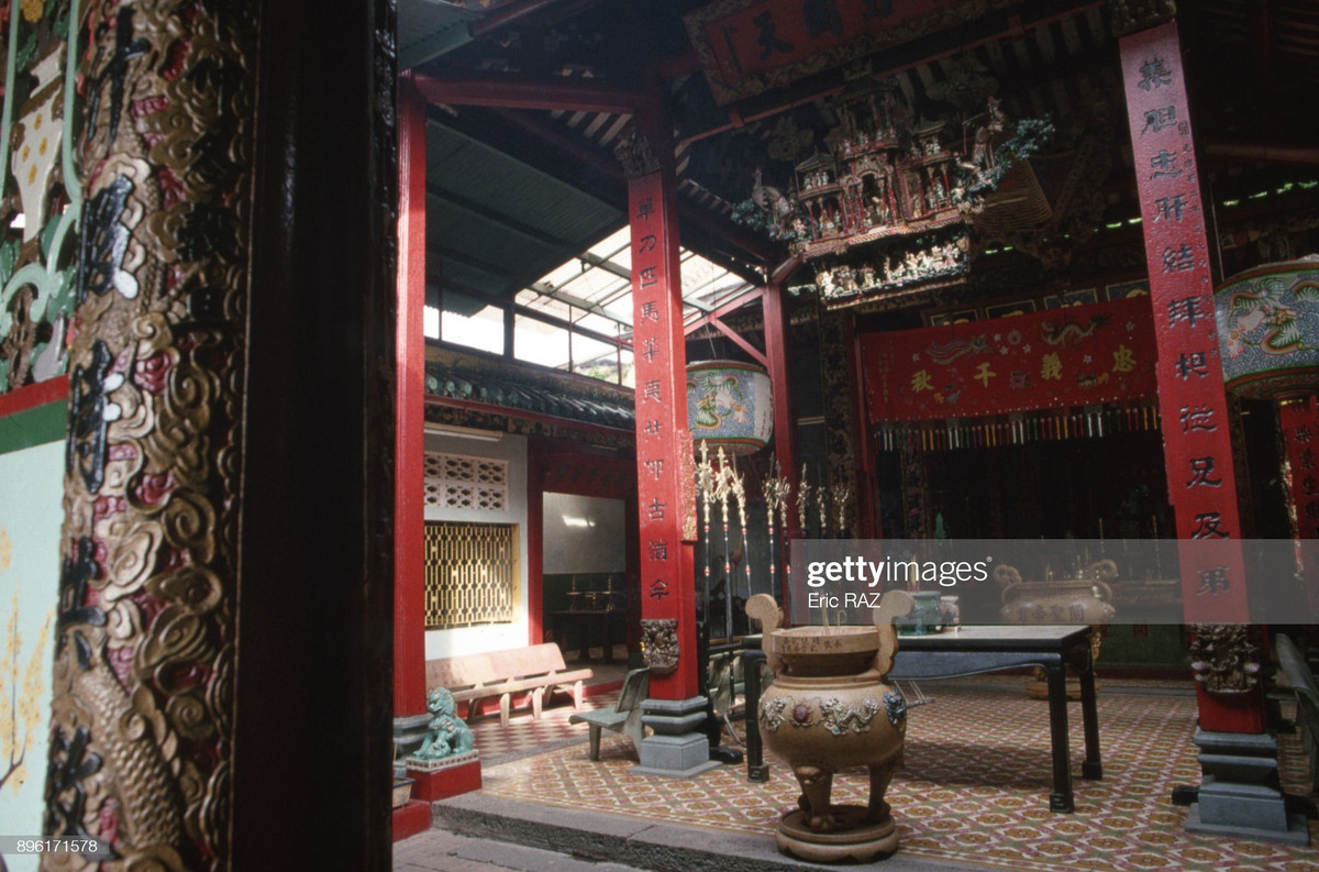 Trong chùa Ông ở Cần Thơ.