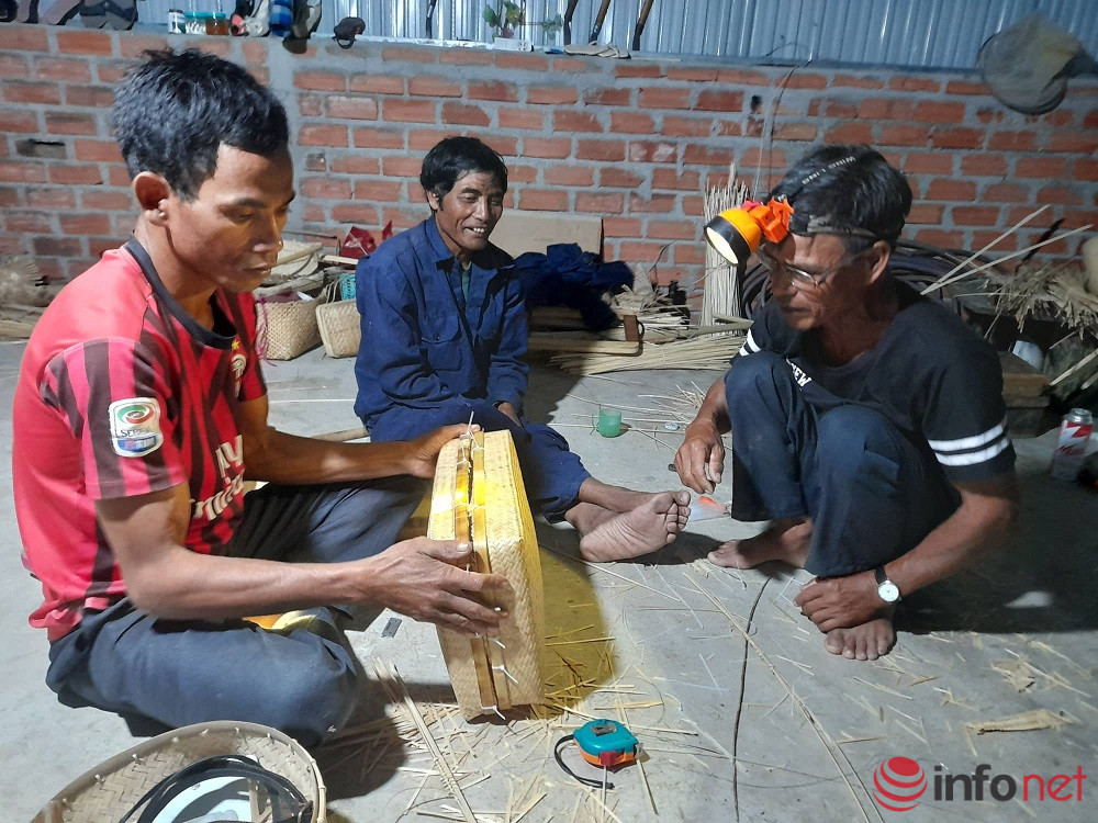 Chang trai tham vong dua vat dung dac sac Tay Nguyen ra the gioi-Hinh-2
