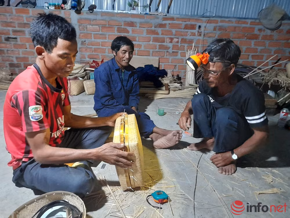 Chang trai tham vong dua vat dung dac sac Tay Nguyen ra the gioi-Hinh-2